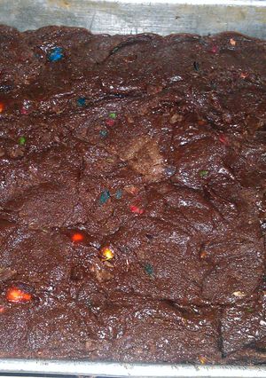 A picture of chocolate M&M fudge.