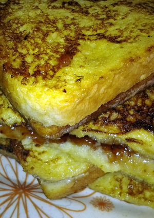 A picture of Strawberry French toast.