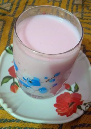 A picture of Gulab milk shake.