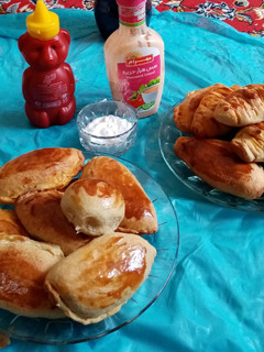 عکسی از دستور پیراشکی مرغ وقارچ بسیار خوشمزه😋😋