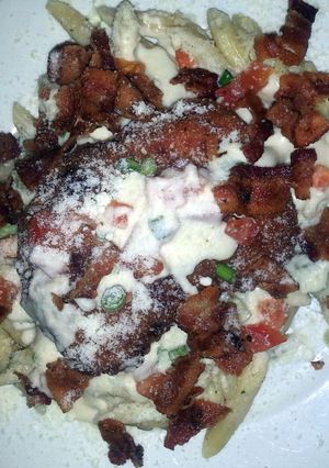 A picture of Chicken Alfredo.