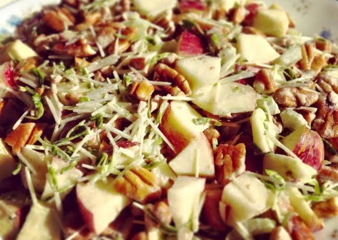 Steps to Make Quick Apple &amp; Pecan Salad