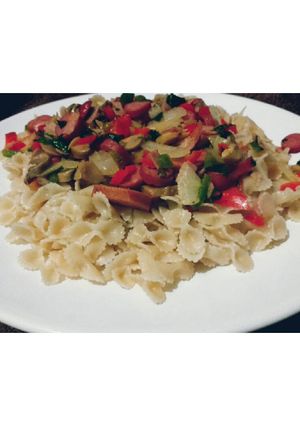 Una foto de Farfalle con chorizo y champiñones
