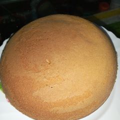 A picture of Mango flavour cake.