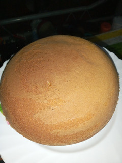 A picture of Mango flavour cake.