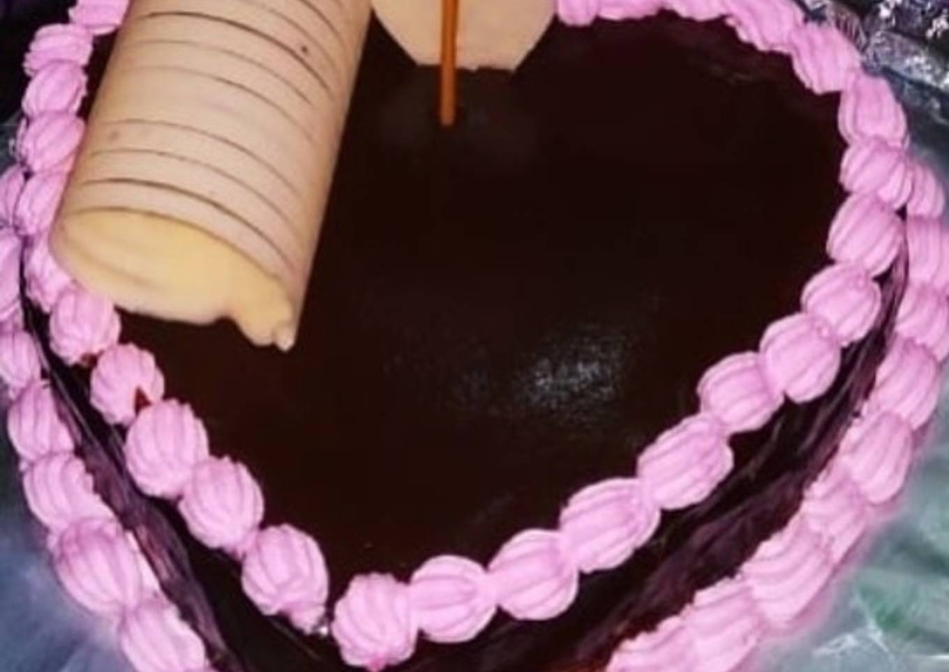 Eggless chocolate glaze cake