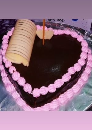 A picture of Eggless chocolate glaze cake.