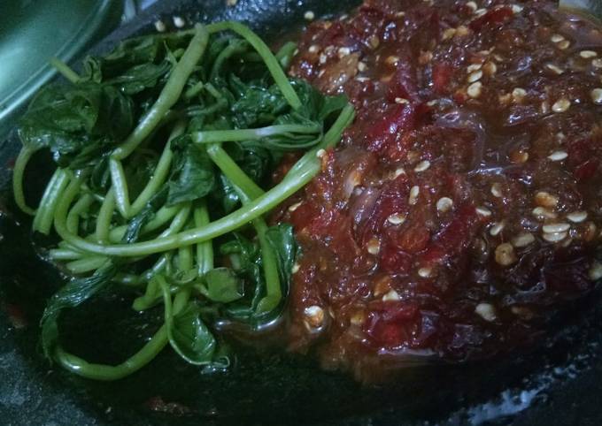 Daun ubi dan sambal brambang asem