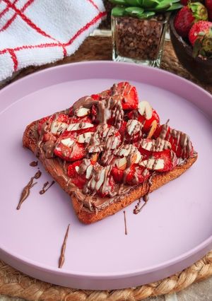 A picture of Strawberry Nutella Toast.