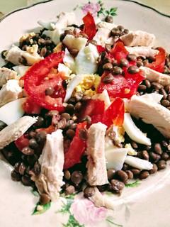 Una foto de Ensalada de lentejas y pollo light