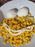 Fideos con choclo y huevo