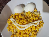 Fideos con choclo y huevo