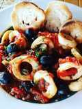 Totani al pomodoro con alici, olive e capperi