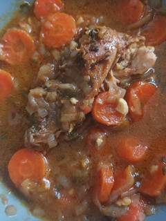 Una foto de Pollo guisado con ras el hanout