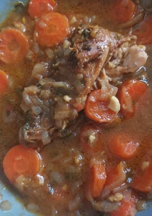 Una foto de Pollo guisado con ras el hanout
