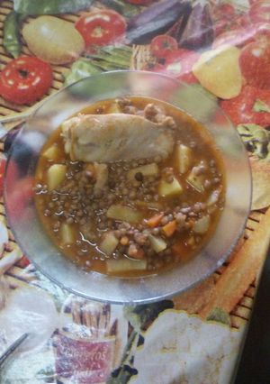 Una foto de Guiso de lentejas con pollo