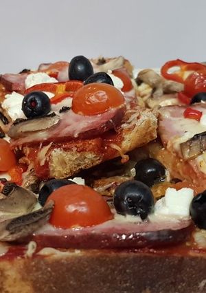 O poză a rețetei Pizza din felii de pâine.