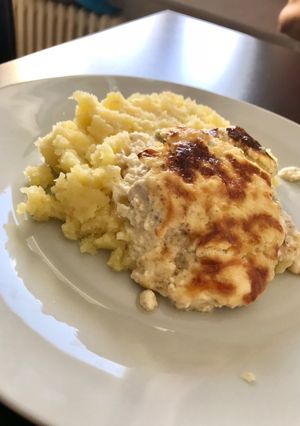 Tejszínes-sajtos csirkemell recept fotója