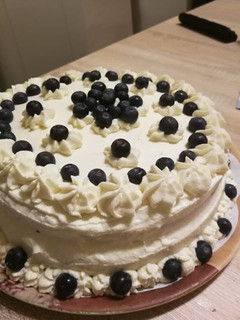 Fehércsokis-áfonyás torta recept fotója