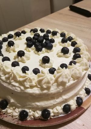 Fehércsokis-áfonyás torta recept fotója