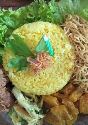 Foto resep Nasi Kuning simple bumbu Racik