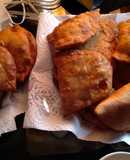 Empanadas de pescado en tarro con pasas rubias y negras