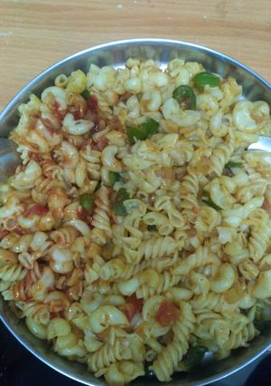 A picture of Macaroni pasta.