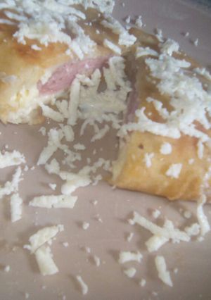Una foto de Empanada de queso con jamón