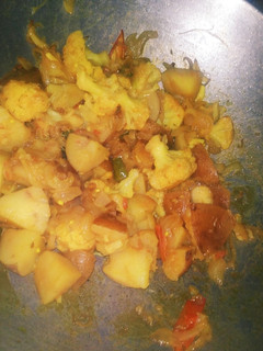 फूलगोभी आलू की सब्जी(phoolgobhi aloo ki sabzi recipe in hindi) रेसिपी मुख्य फोटो