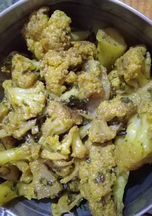 A picture of Aloo gobhi.