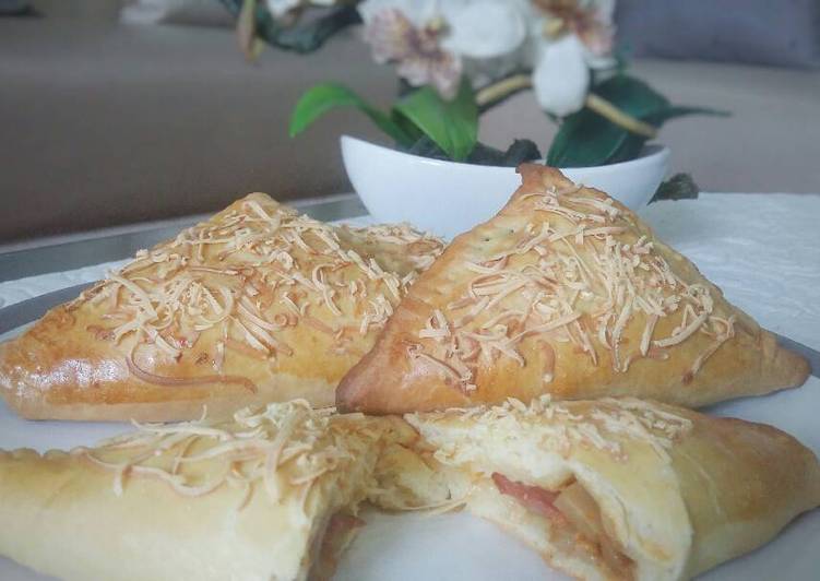 Bahan-bahan Cheesy Smoked Beef Pizza Pockets yang nikmat dan Mudah Dibuat