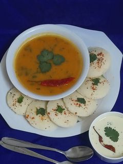 સાઉથ ઇન્ડિયન સાંભાર (South Indian Sambhar Recipe In Gujarati) રેસીપી મુખ્ય ફોટો