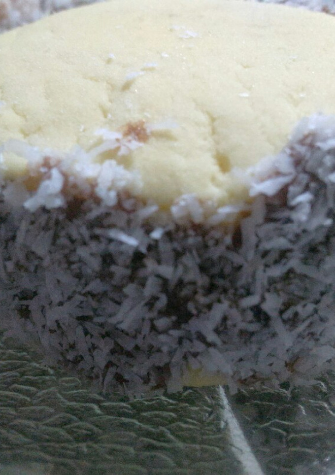Una foto de Alfajor de Maicena con aceite, económico relleno con crema de 🍫