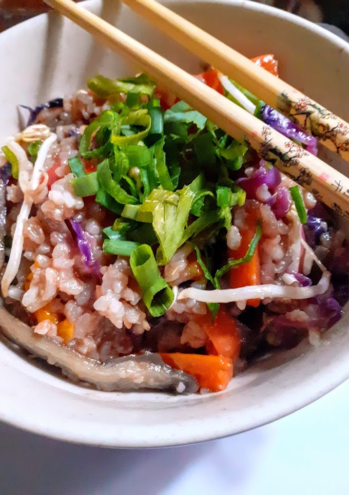 Una foto de Arroz salteado con Verduras y Salsa de Soja al Wok