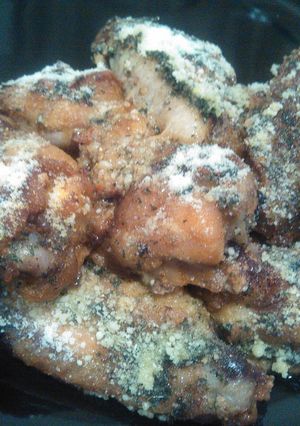 A picture of LadyIncognito's Oven Baked Garlic Parm Wings.