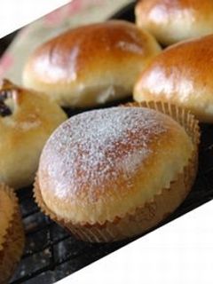 A picture of Fluffy Sweet Bread Rolls.