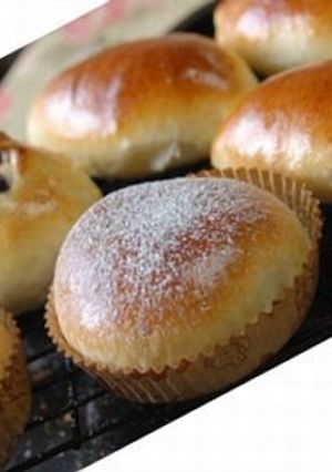 A picture of Fluffy Sweet Bread Rolls.