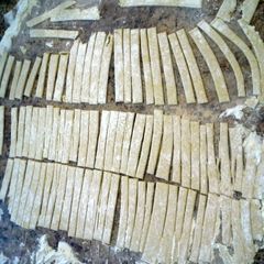 A picture of counrty style noodles.