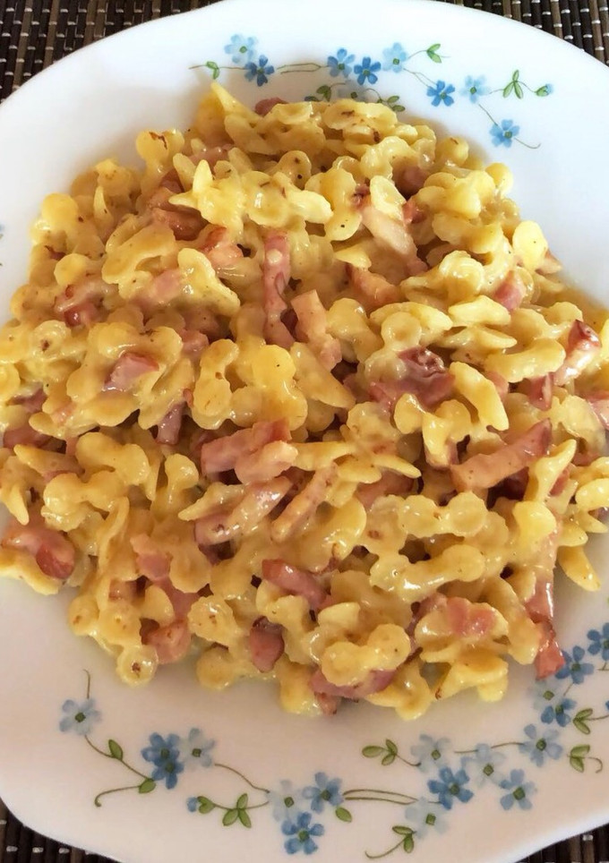 Una foto de Farfalline a la carbonara