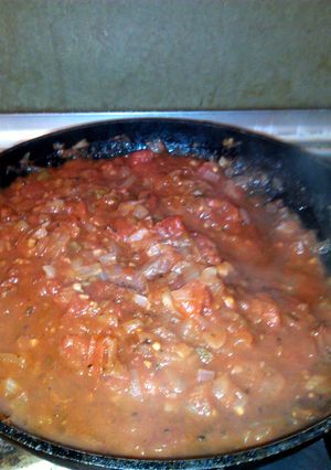 A picture of zesty spaghetti sauce.
