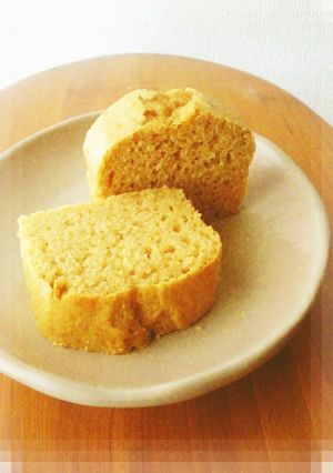 A picture of Fluffy Tofu and Kinako Roasted Soy Flour Cake.