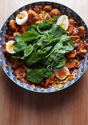 Une photo de Salade de patate douce thon et epinard