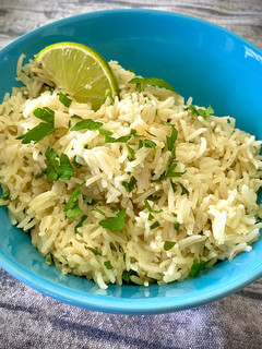 Una foto de Arroz de Cilantro y Lima