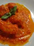 Polpette di macinato con zucchine e carote, in sugo con salsiccia