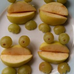 A picture of Vickys Apple & Grape Frogs.