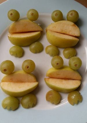 A picture of Vickys Apple & Grape Frogs.