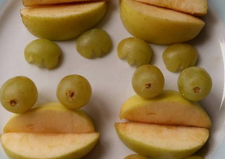 How to Cook Appetizing Vickys Apple & Grape Frogs