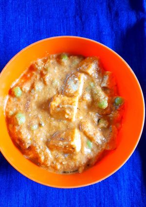 A picture of Tofu matar gravy.