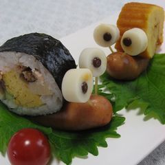 A picture of A Gathering of Snails Using Futomaki Sushi Rolls!.