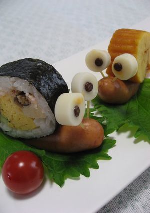 A picture of A Gathering of Snails Using Futomaki Sushi Rolls!.